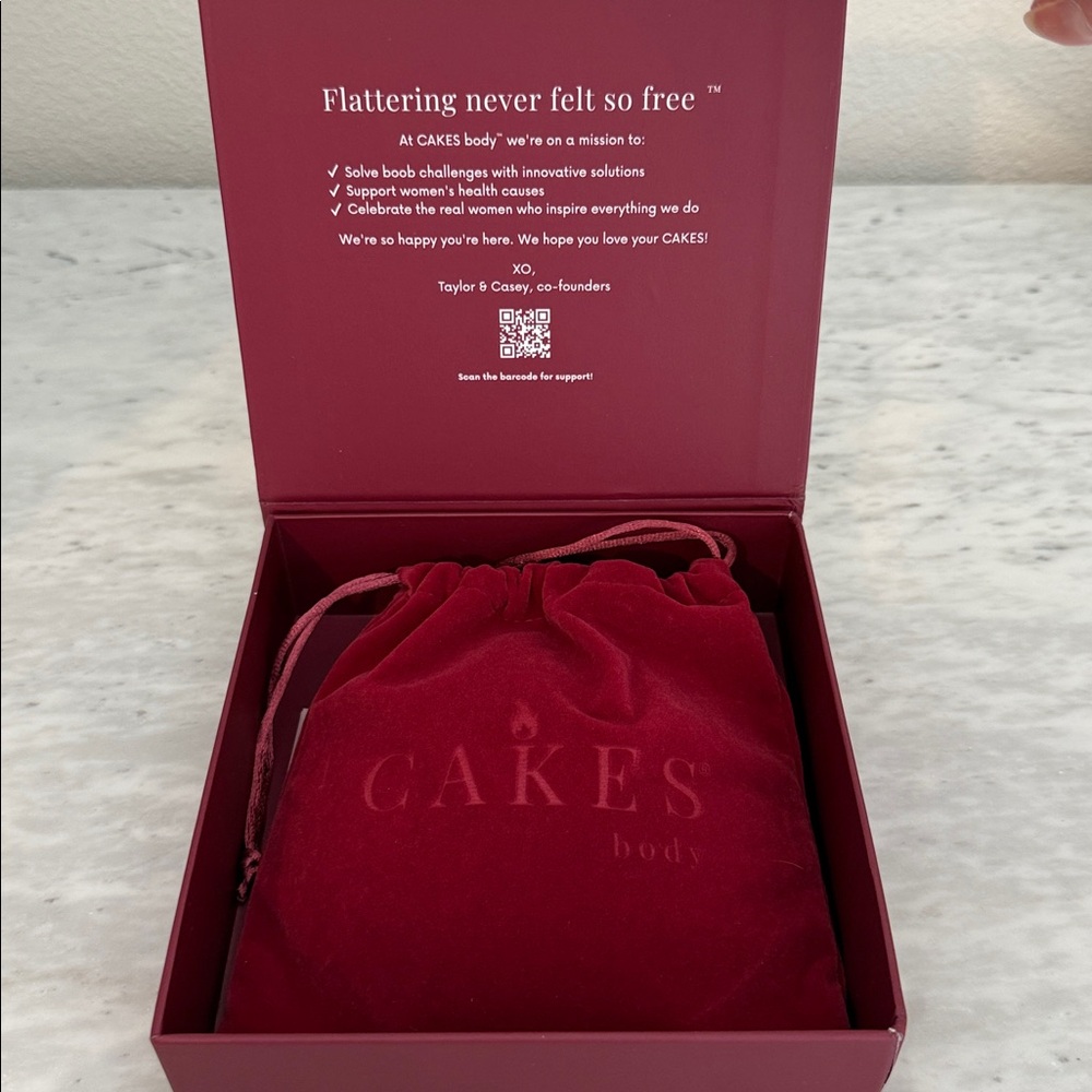 Cakes Body Red Gift Box - Picture 2 of 5